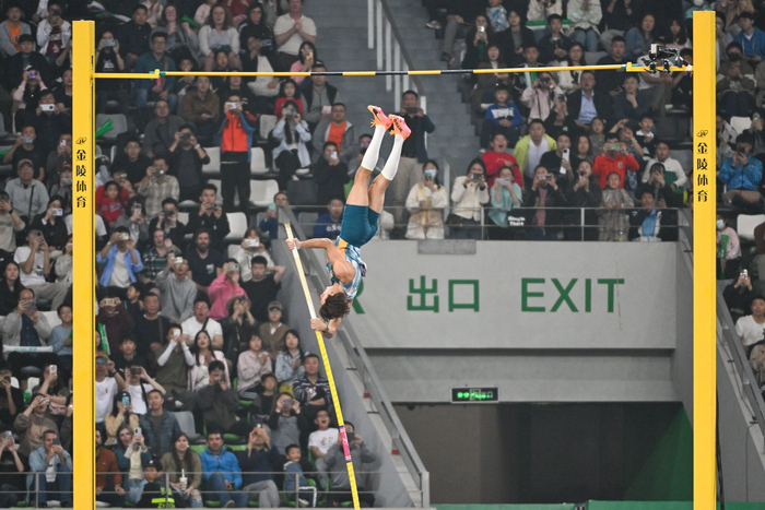 比赛现场的氛围非常热烈。