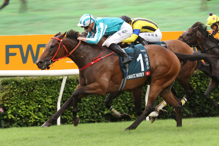 由练马师沈集成训练的“浪漫勇士”在麦道朗策骑下获得女皇杯冠军。  香港赛马会供图