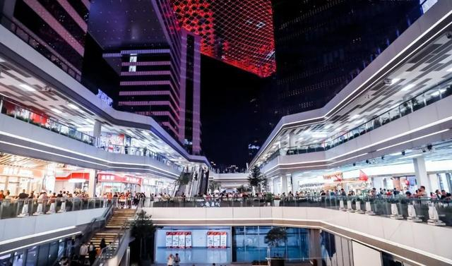 龙湖上海云廊天街夜景 来源：龙湖商业