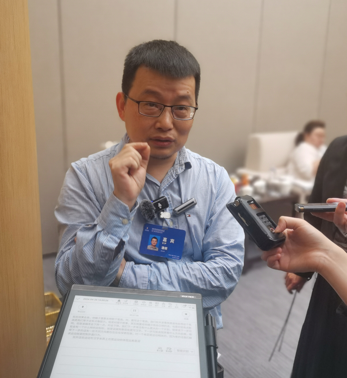 潘纲正在接受贝壳财经记者采访 图/新京报贝壳财经记者罗亦丹 摄