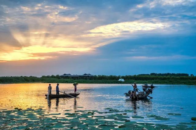 微山湖旅游区开放时间:8:30-17:30(根据客流量适当延长时间)微山岛