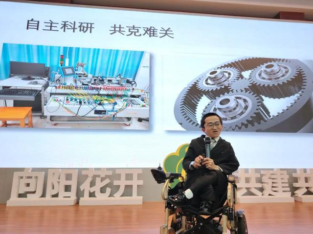 4月17日，“芜湖市自强达人进高校”大宣讲活动在芜湖职业技术学院举行，张亮任主讲嘉宾。大江资讯 图