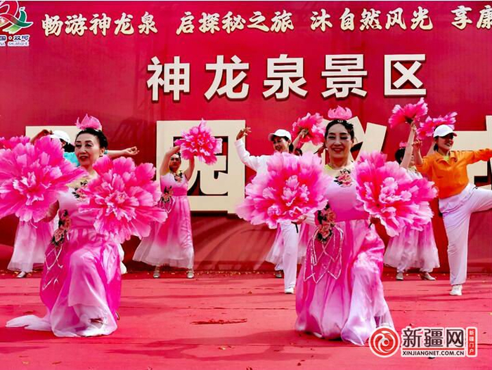 歌伴舞《欢迎你到双河来》热情奔放（薛玲摄）