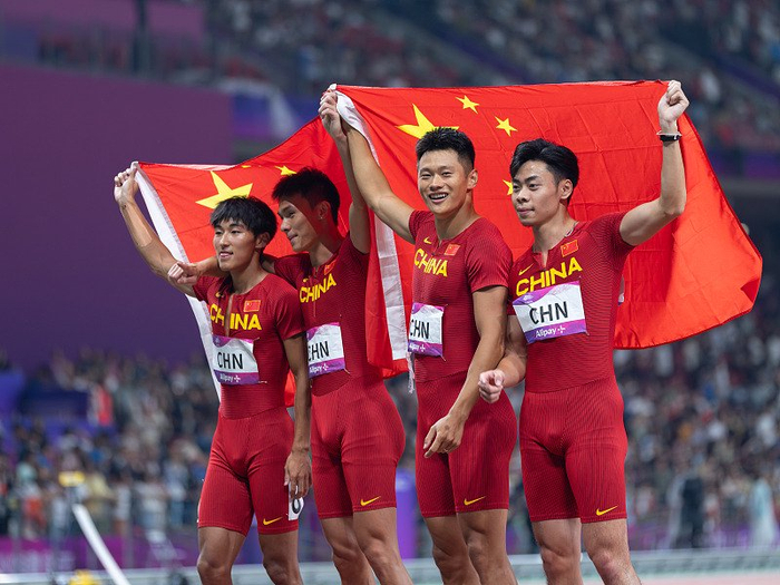 苏神回归!中国男子百米接力队在美夺冠,成绩超越杭州亚运会