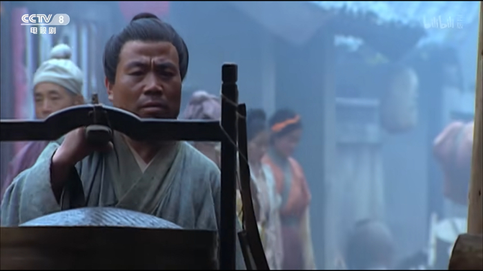 电视剧《水浒传》里，挑着蒸屉的武大郎