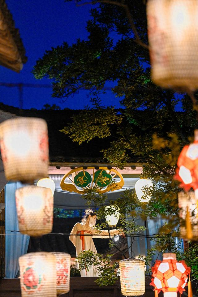 全国百家媒体走进濮院时尚古镇,感受水乡夜色魅力