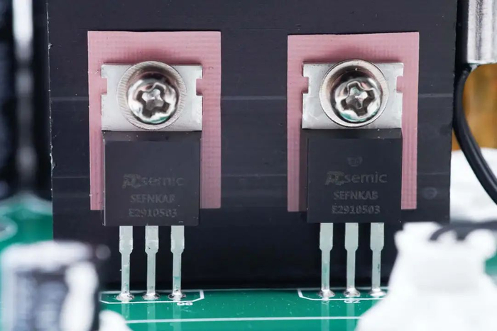 拆解报告:隆鑫1650w 1024wh便携式户外电源