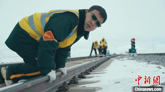 西藏表彰200名劳动模范和先进工作者