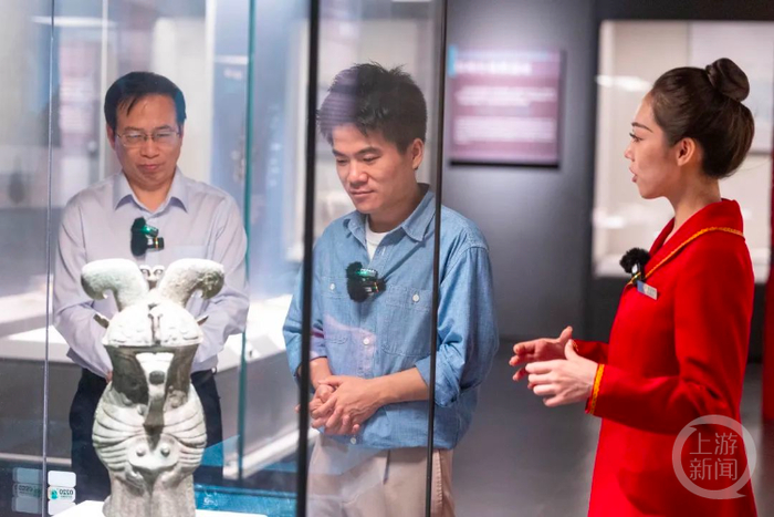 28日，董宇辉参观河南博物院。图片来源/河南省文化和旅游厅公众号