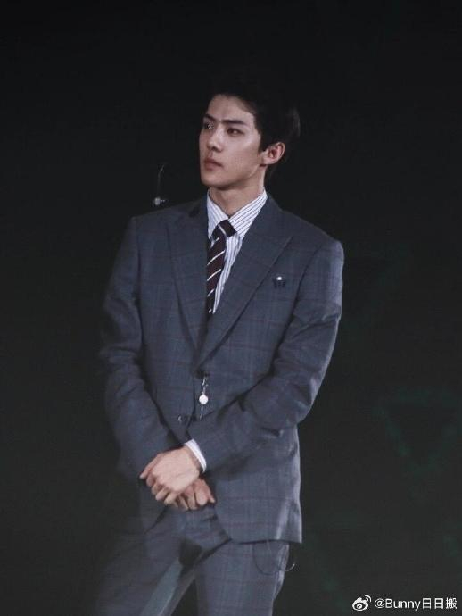 西装就是吴世勋的统治区