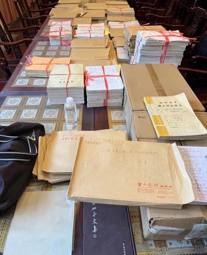 华东师范大学教授方勇将九箱著作校改稿捐赠入藏上海图书馆
