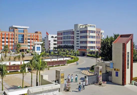 泉州九中城东校区:泉州九中城东校区位于泉州市丰泽区城东街道东星
