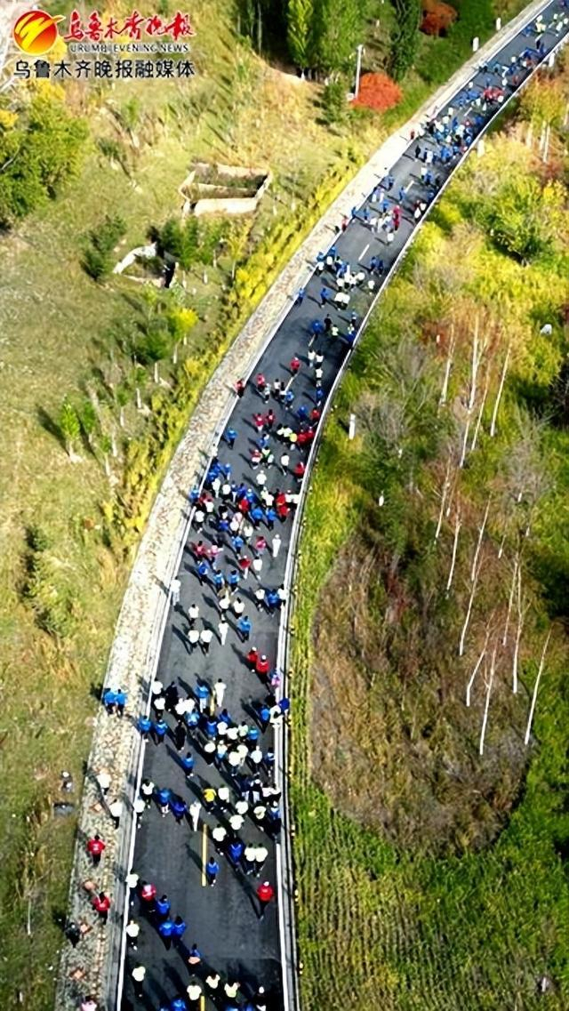 　　天山大峡谷。资料图片