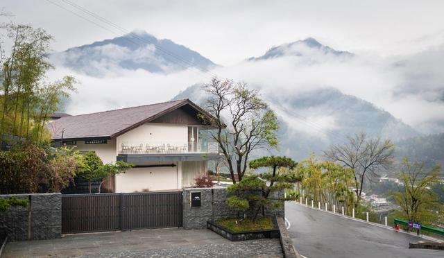 重庆的"门户枢纽",优越的旅游区位带来巨大的客源潜力,为旅游民宿发展