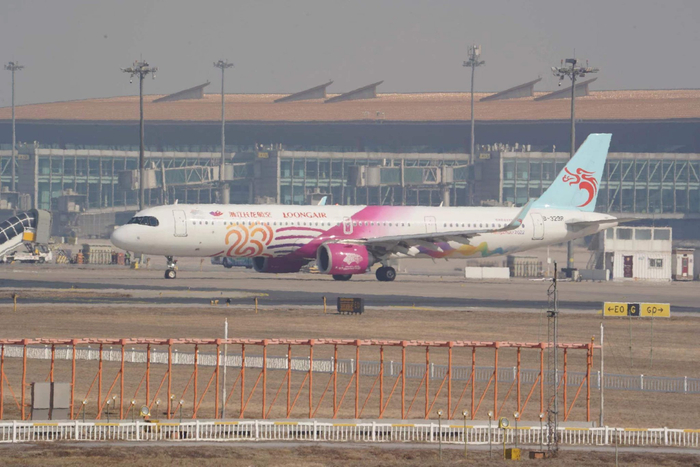 3月9日，浙江长龙航空A320NEO，GJ8888航班正准备从北京首都国际机场飞往杭州萧山。路炳阳/摄