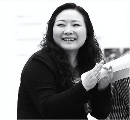 从上小学开始,吴亚军就在文学方面展现出不俗的天赋,尤其是语文这一科