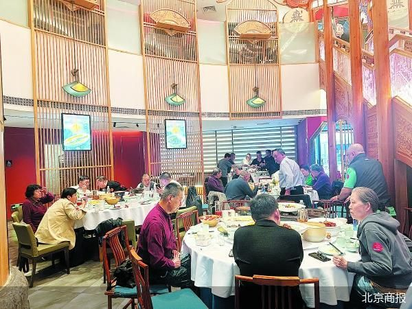 餐厅内座无虚席。北京商报记者 郭缤璐/摄