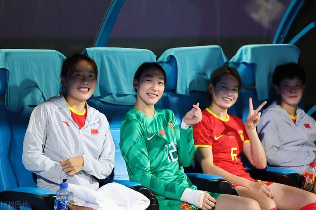 中国女足这几年出现了主力阵容老化问题,王珊珊,张睿,娄佳慧都是噶滗