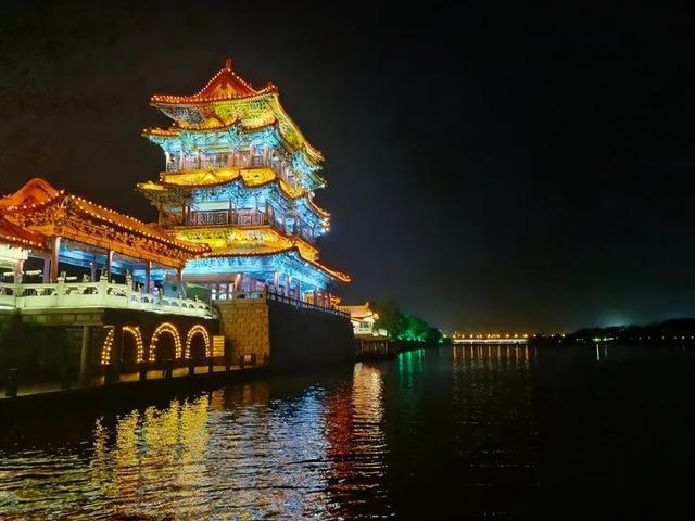 图为汾河夜景,来源:@小满图为忻州芦芽山,来源:@reveltravel 纵游想要