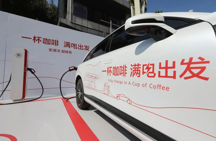 2023年6月30日，深圳，2023国际数字能源展，华为与南方电网打造的会展中心全液冷超充示范站