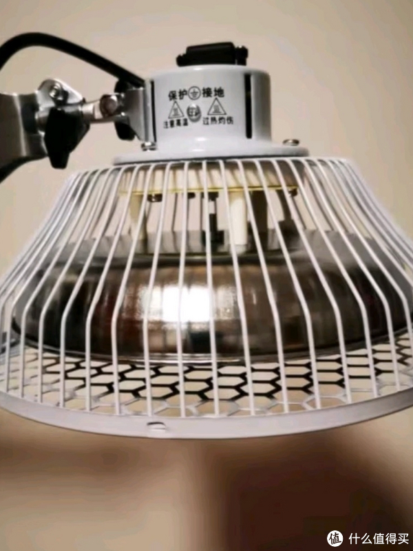 tdp的结构非常简单,通常由底座,支撑杆,灯头,灯架,再配合一些电路组成