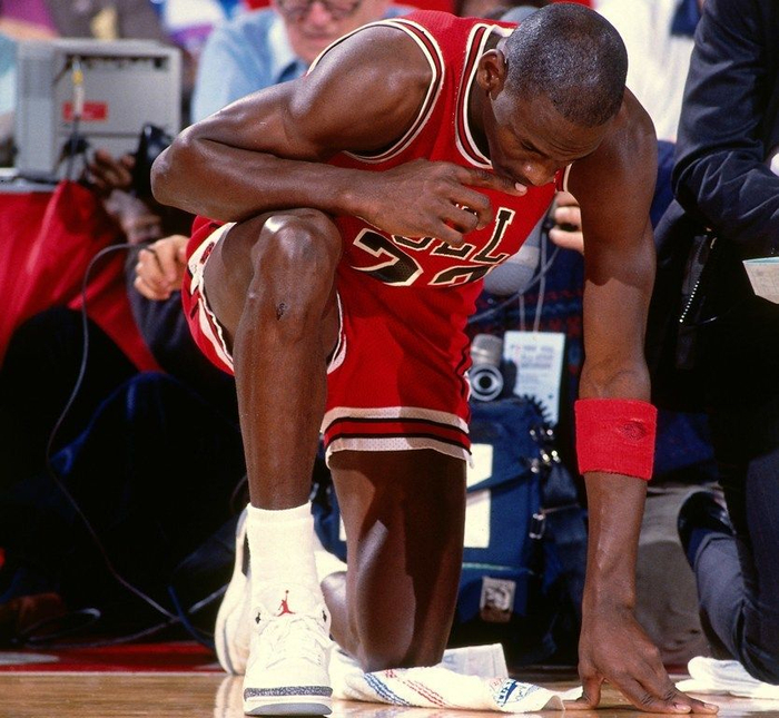 乔丹当年的热爱篮球条款是什么意思?