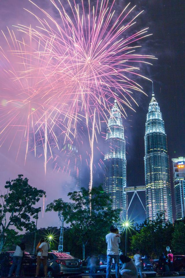 这是2019年1月1日在马来西亚吉隆坡拍摄的双子塔。新华社记者朱炜摄