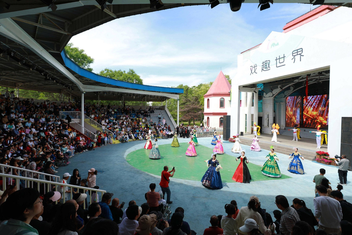 北京世界公园五一假期游园会带给游客无限乐趣和惊喜