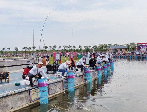 新津滴水岩水库钓鱼图片