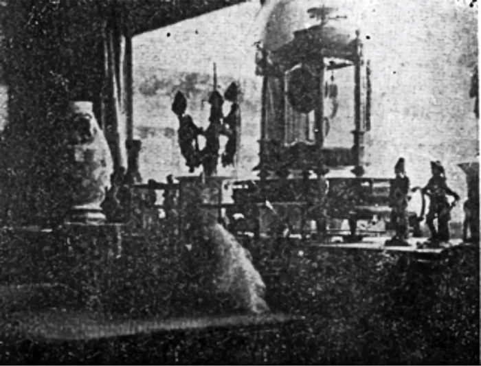 图2 翊坤宫体和殿东屋南窗之一部（陈万里摄）