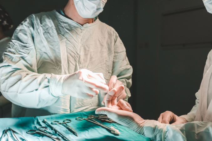 ▲正在做手术的外科医生。图/IC photo
