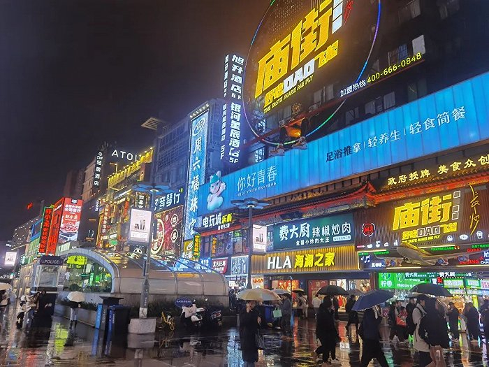 图 | 长沙街头到处是足浴店