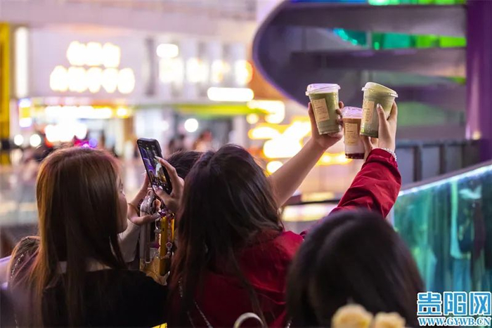 "五一"假期首日 太平路人气爆棚