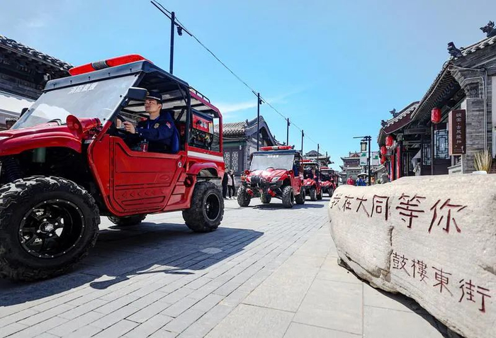 　　▲假期首日，大同市消防救援支队多措并举，做到检查、宣传、执勤和服务在一线