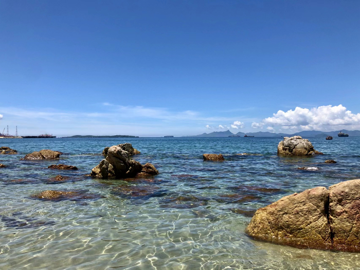 小梅沙玻璃海。李爽 摄