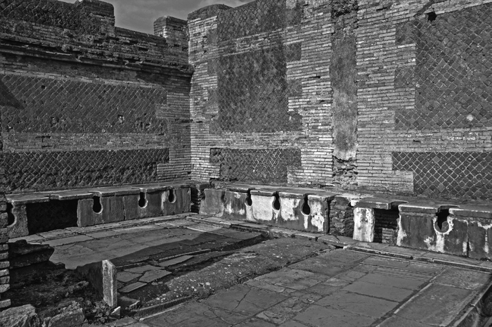 罗马行省奥斯蒂亚的公共厕所