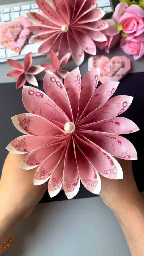 母亲节要到了,折一朵"有钱花"送给最爱的妈妈吧,做法非常简单,很漂亮