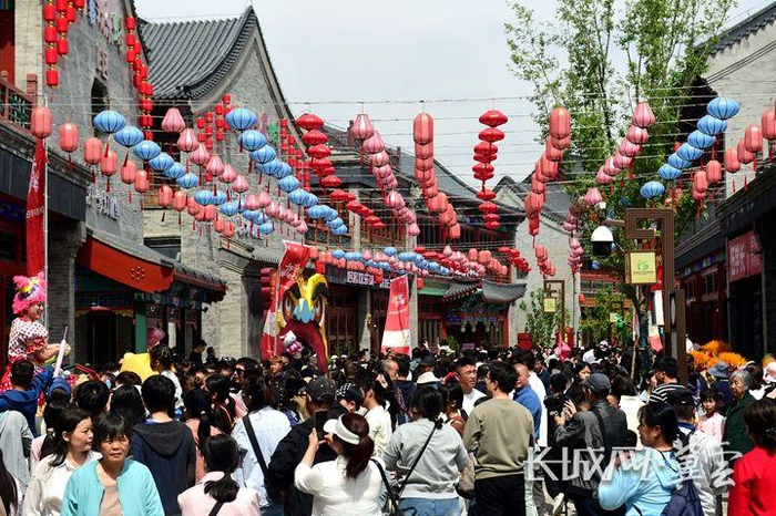 5月1日，沧州坊商街正式开街。傅新春摄