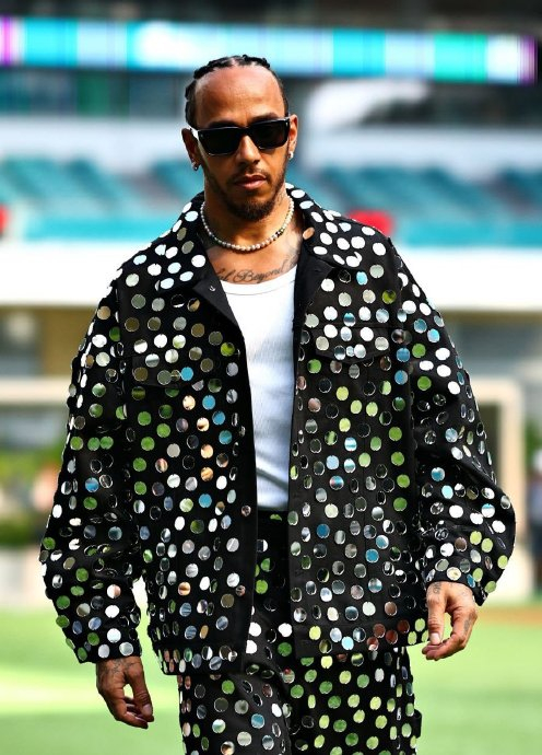 f1七冠王刘易斯-汉密尔顿周六抵达迈阿密赛道