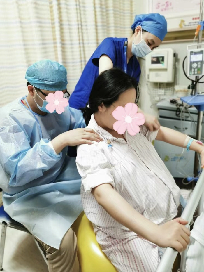 8小时走2万步,这群助产士脚踩风火轮每天接生40个