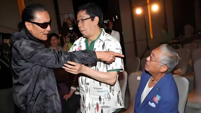 谢贤当众怒扇曾江巴掌,多年来拒不认错,却被王羽喊话