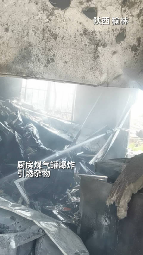 危险!厨房煤气罐突遇爆炸引起火灾