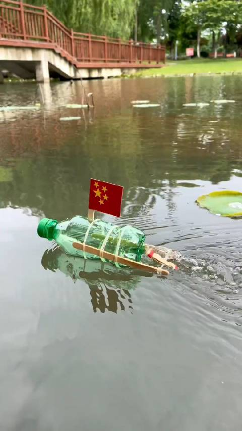 &quot;矿泉水瓶diy动力小船 陪孩子度假乐趣无限&quot