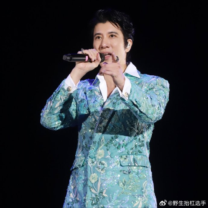 要说成都谁最红,那还得是我们的94花花,王力宏特意给花花唱歌,真的