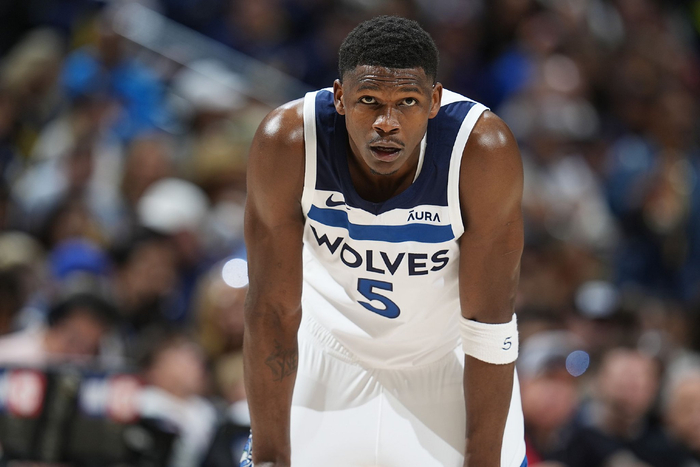 越来越多人开始将爱德华兹和乔丹放在一起讨论。