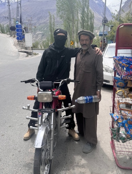 接受完采访的第二天，李易珂又开启了自己的下一段旅程。（图/ 受访者在巴基斯坦发来的照片）