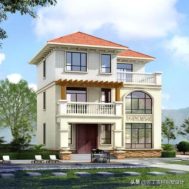 尽管占地面积不大,但别墅的外观却显得大方气派,彰显出主人的品味和