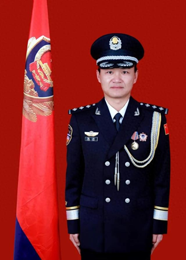 辅警→民警 十年从警"蜕变记"|张兵|辅警|民警_新浪新闻