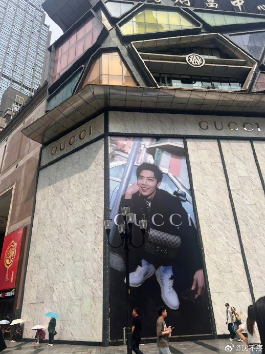 肖战爽文之《设计师十年后带巨幅地广空降写字楼》