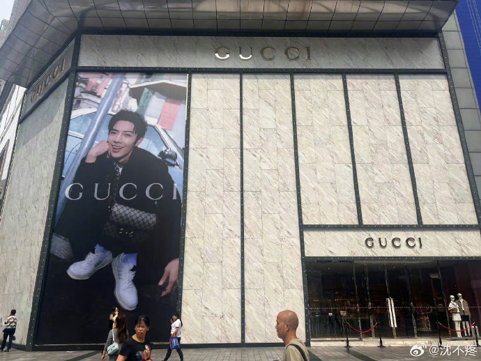 肖战爽文之《设计师十年后带巨幅地广空降写字楼》